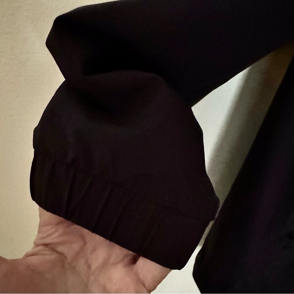 Lululemon Woman’s Nylon Lightweight Hooded Jacket, Size 4 - Picture 3 of 8